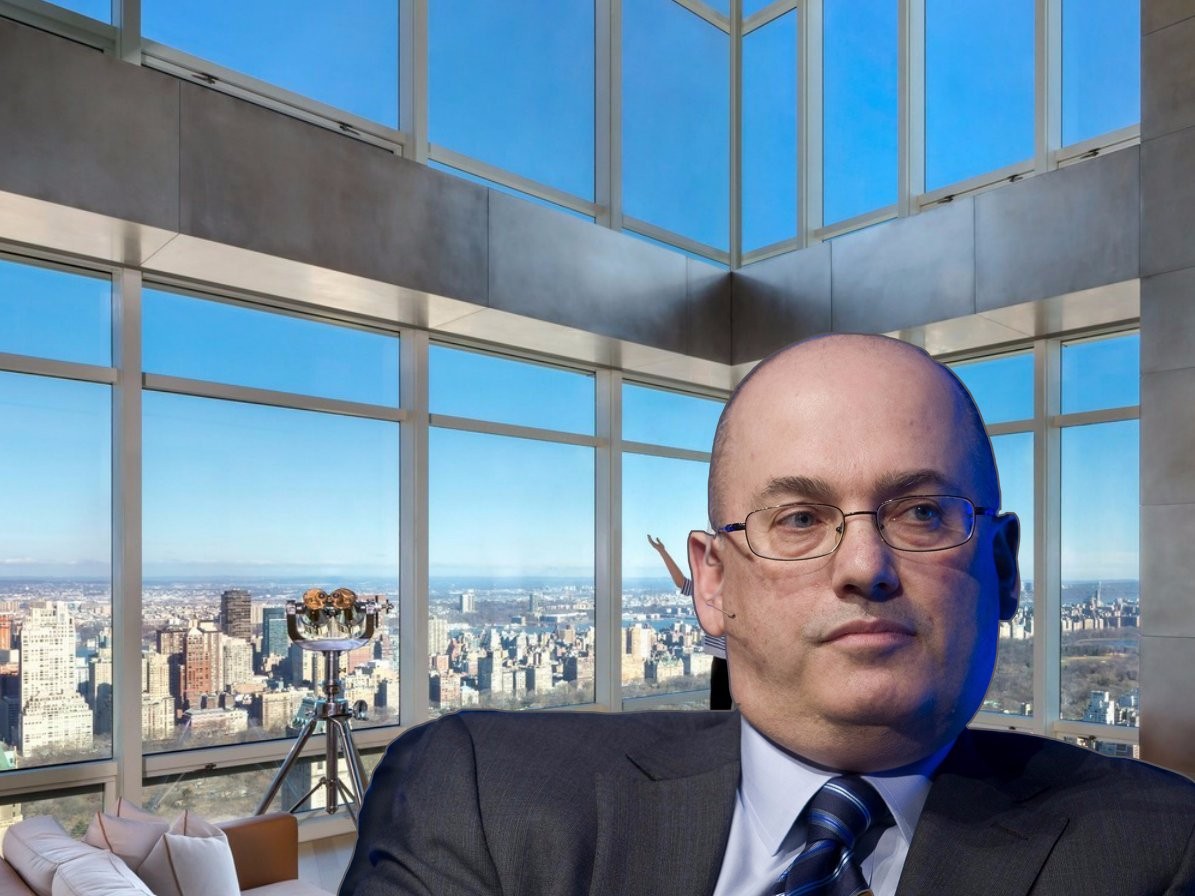 Tỷ phú Steve Cohen gây bất ngờ khi rao bán căn hộ  penthouse Manhattan nổi tiếng của mình với giá 57,5 triệu USD. Theo chia sẻ, mức giá này giảm hẳn một nửa so với 115 triệu USD ông mua cách đây vài năm.